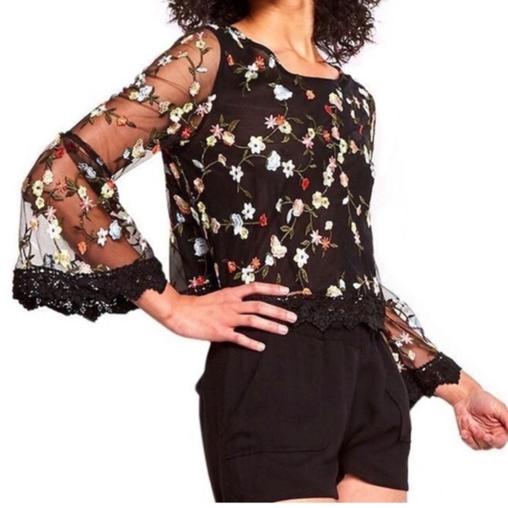 BB Dakota JACK Black Floral Bell Sleeve Top - size small